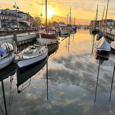Mit Grosser Dachterrasse Im Herzen Greifswalds Апартаменты Niederdorla